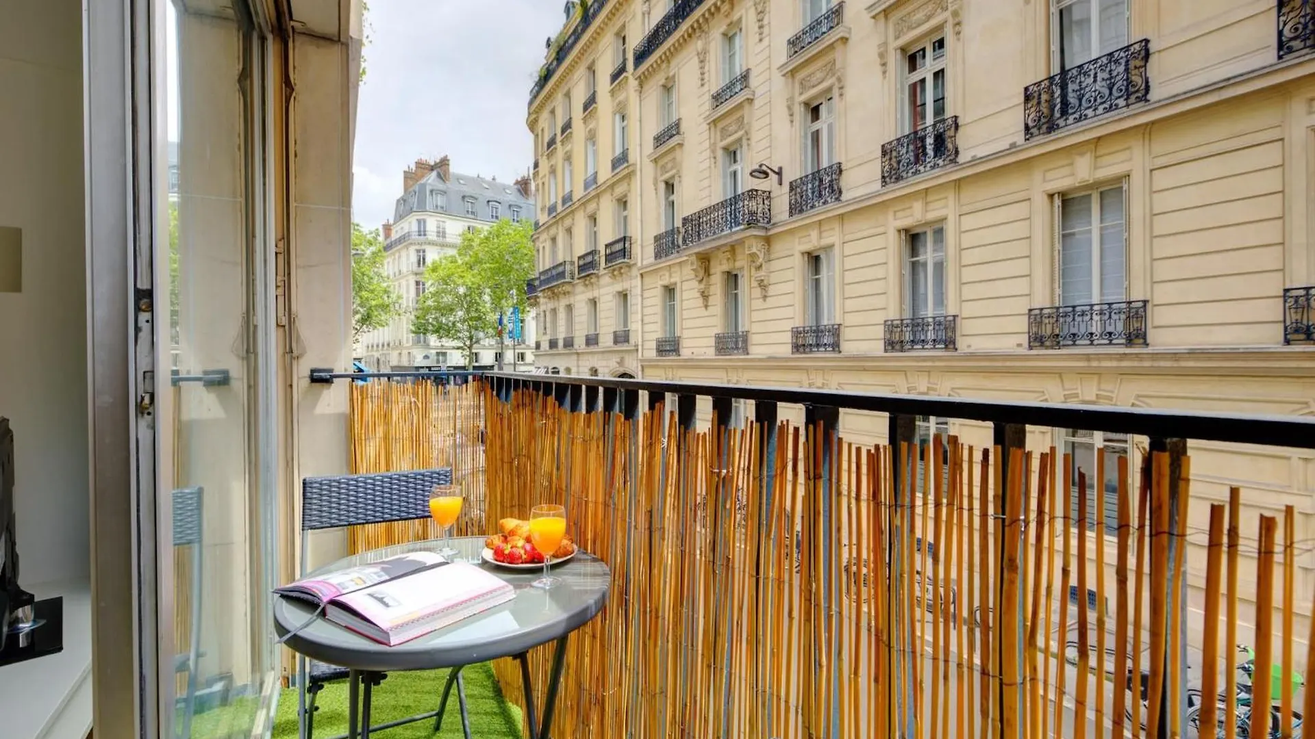 St Germain & Le Bon Marche With Balcony - Cityapartmentstay *