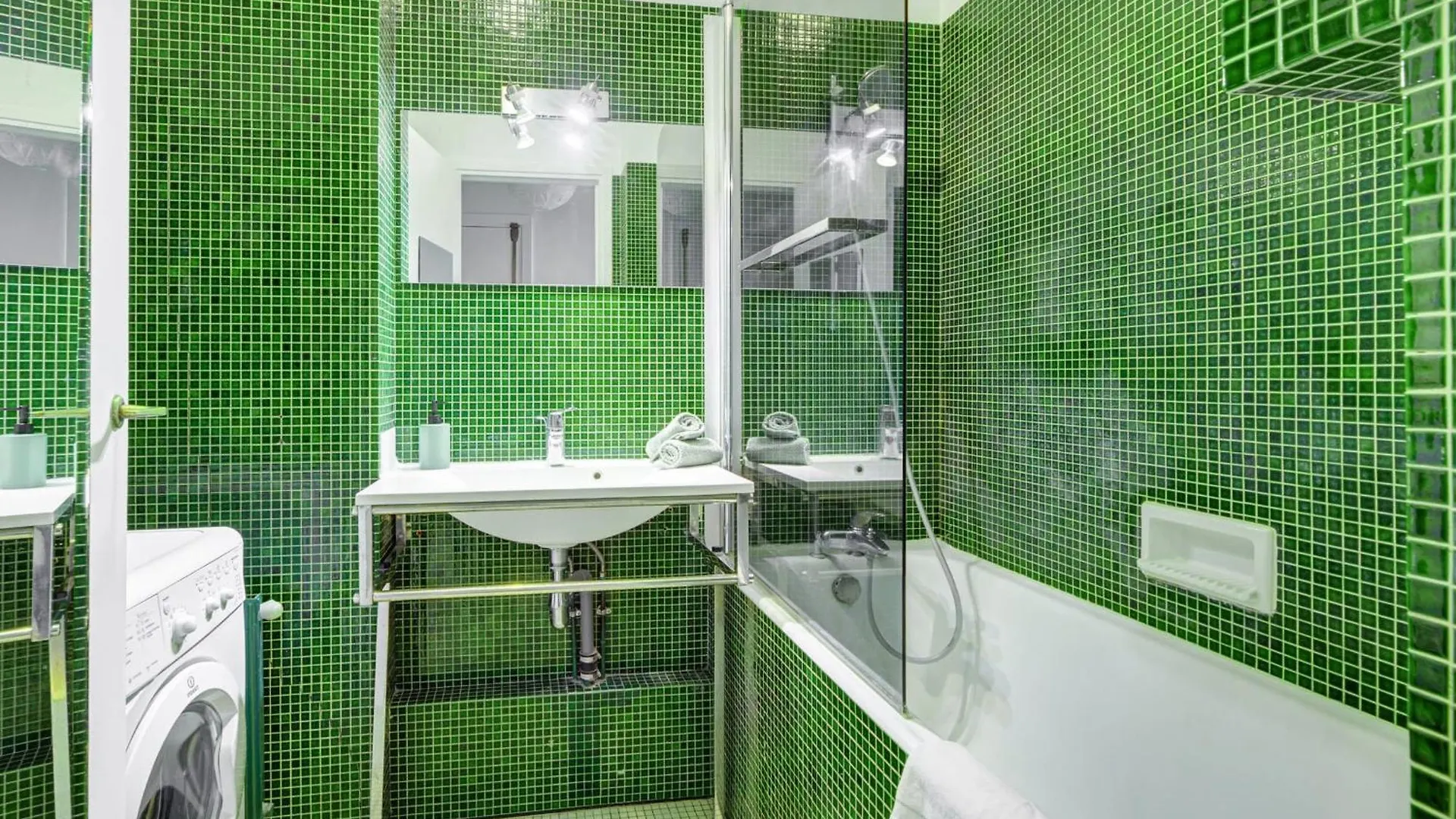 St Germain & Le Bon Marche With Balcony - Cityapartmentstay Апартаменты Париж