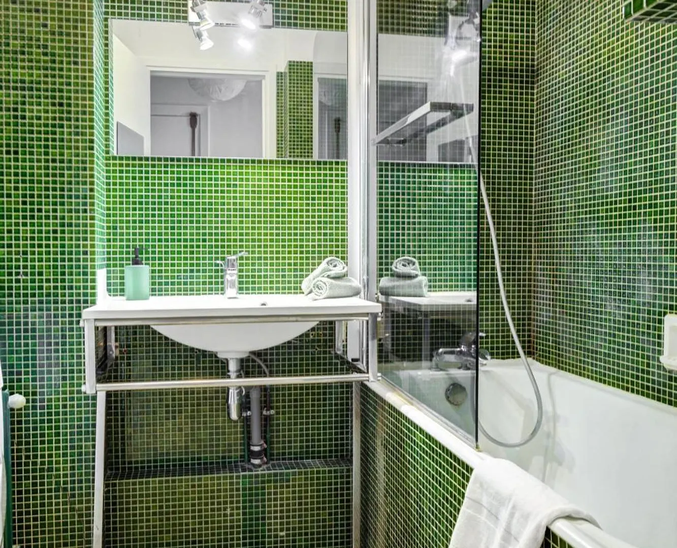 St Germain & Le Bon Marche With Balcony - Cityapartmentstay Apartment Paris